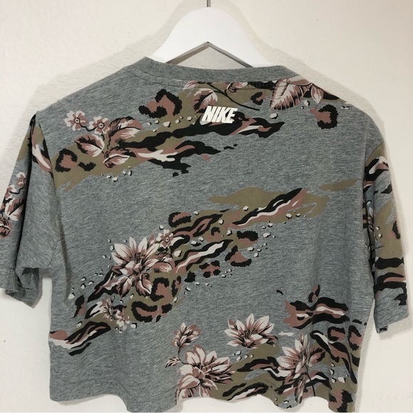 Nike “The Force Is Female” Cropped Floral Shirt - Picture 3 of 5